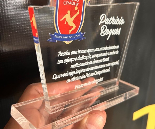 Troféu e acrilíco 
